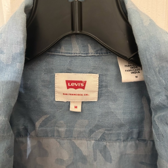 Men’s Levi’s Short Sleeve Camo Button Up - Size M - Picture 2 of 6